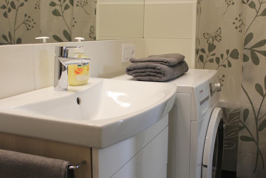 2 Room Apartment In Embasy Area Ρίγα Εξωτερικό φωτογραφία